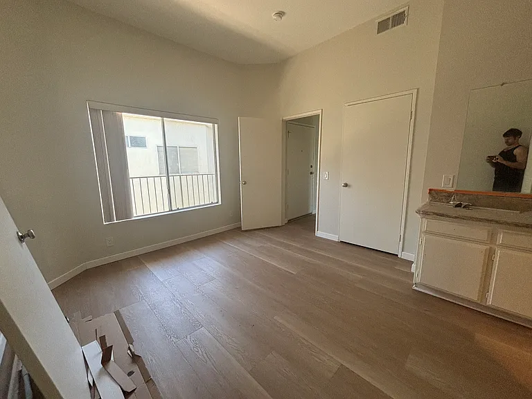 11925 Riverside Dr #44 — Photo 5