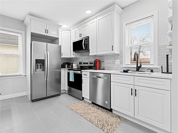 3rd image of 23 Mowry Ave