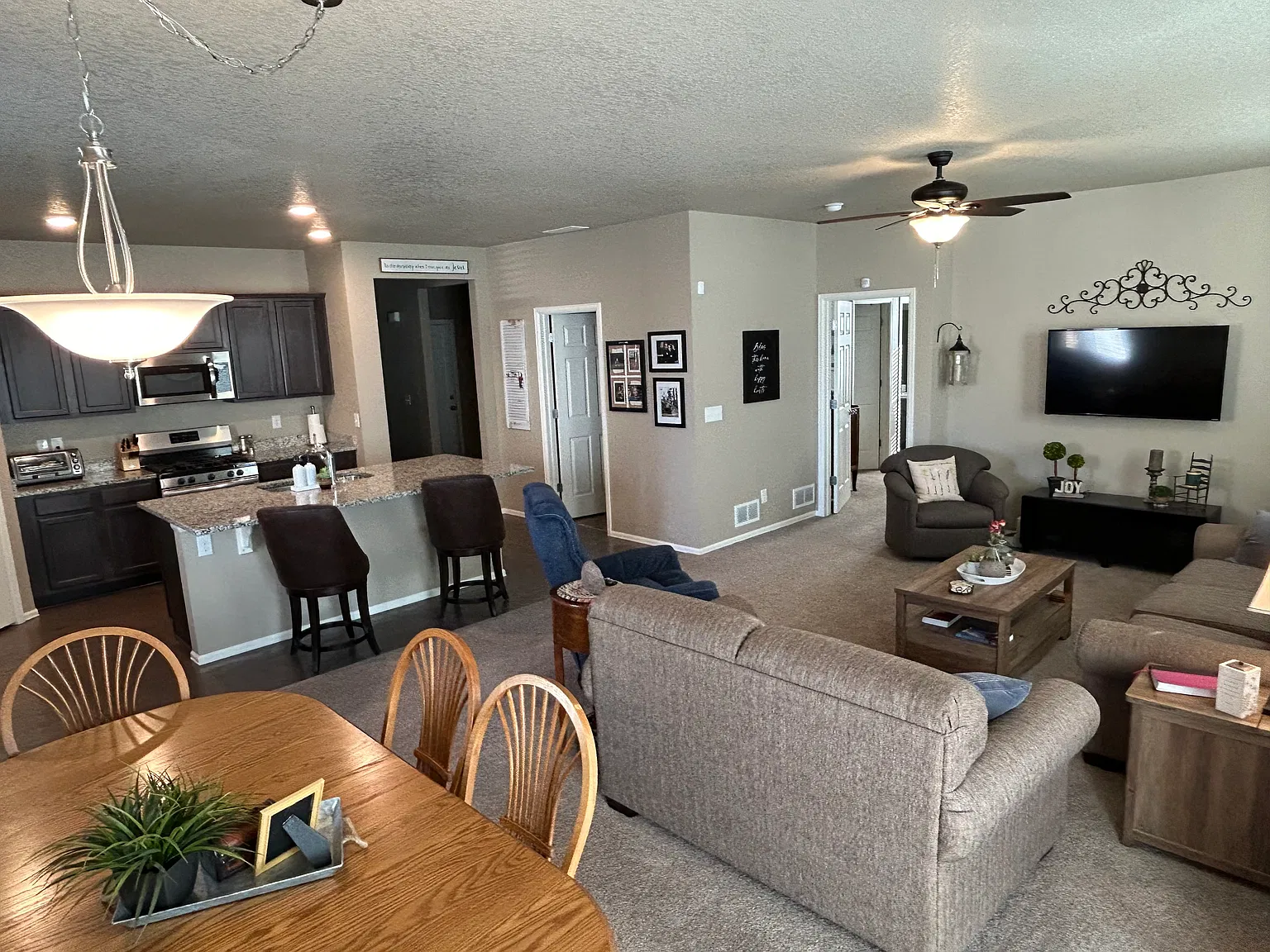 3 bed, 3022 sqft, $2,895 — Photo 4