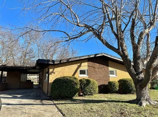 302 Meadow Dr, Gainesville, TX 76240