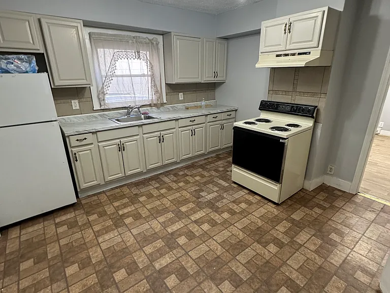 371 Shelton Ave #1 — Photo 2