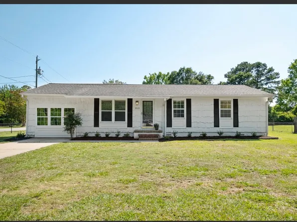 3521 Middle Sound Loop Rd, Wilmington, NC 28411