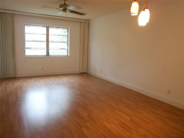 100 Berkley Road #208, Hollywood, FL 33024