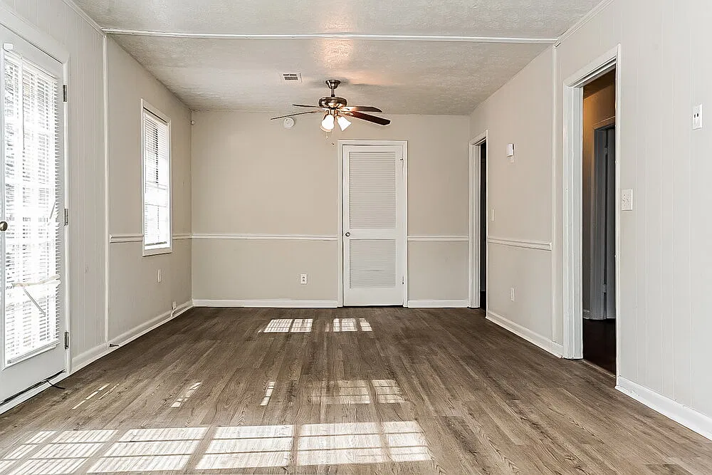 3 bed, 1.0 bath, 1168 sqft, $2,190 — Photo 4
