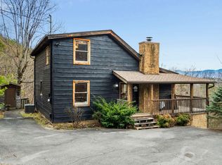 1625 Bear Claw Way, Sevierville, TN 37876
