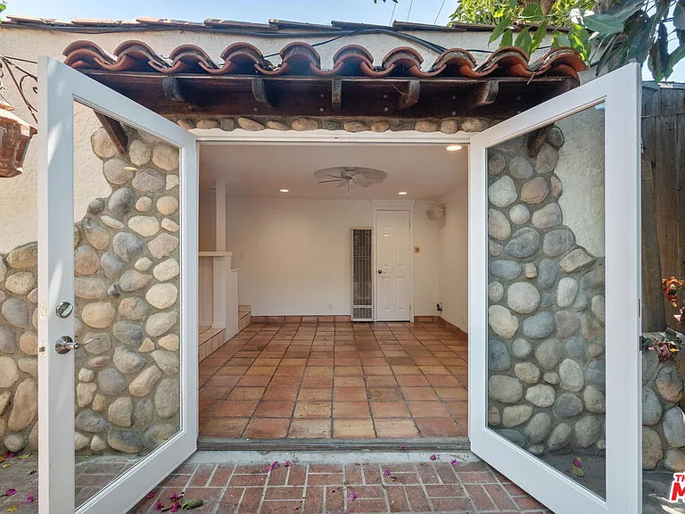 2347 Glendon Ave — Photo 14