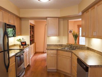 1636 Rosehill Cir, Lauderdale, MN, 55108