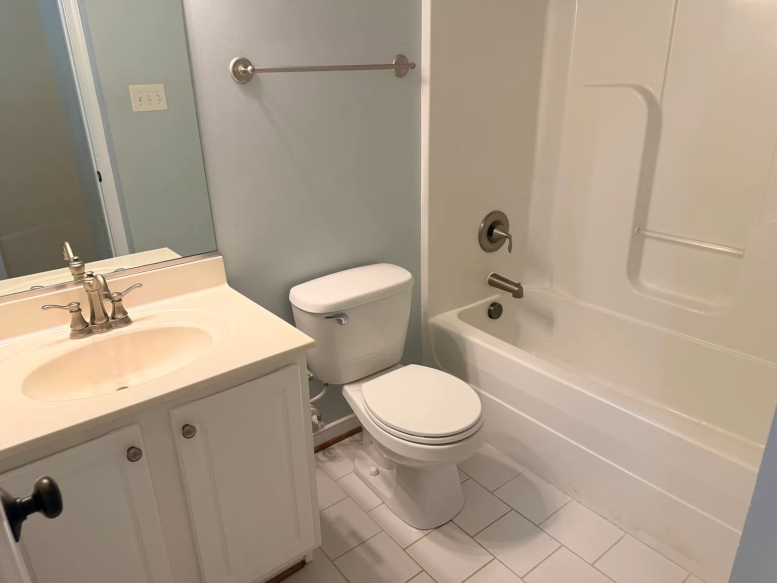 3 bed, 2.5 bath, 1350 sqft, $2,000 — Photo 3