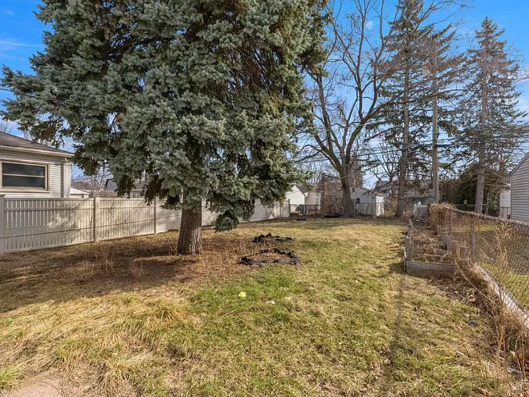 3511 Monroe St — Photo 14