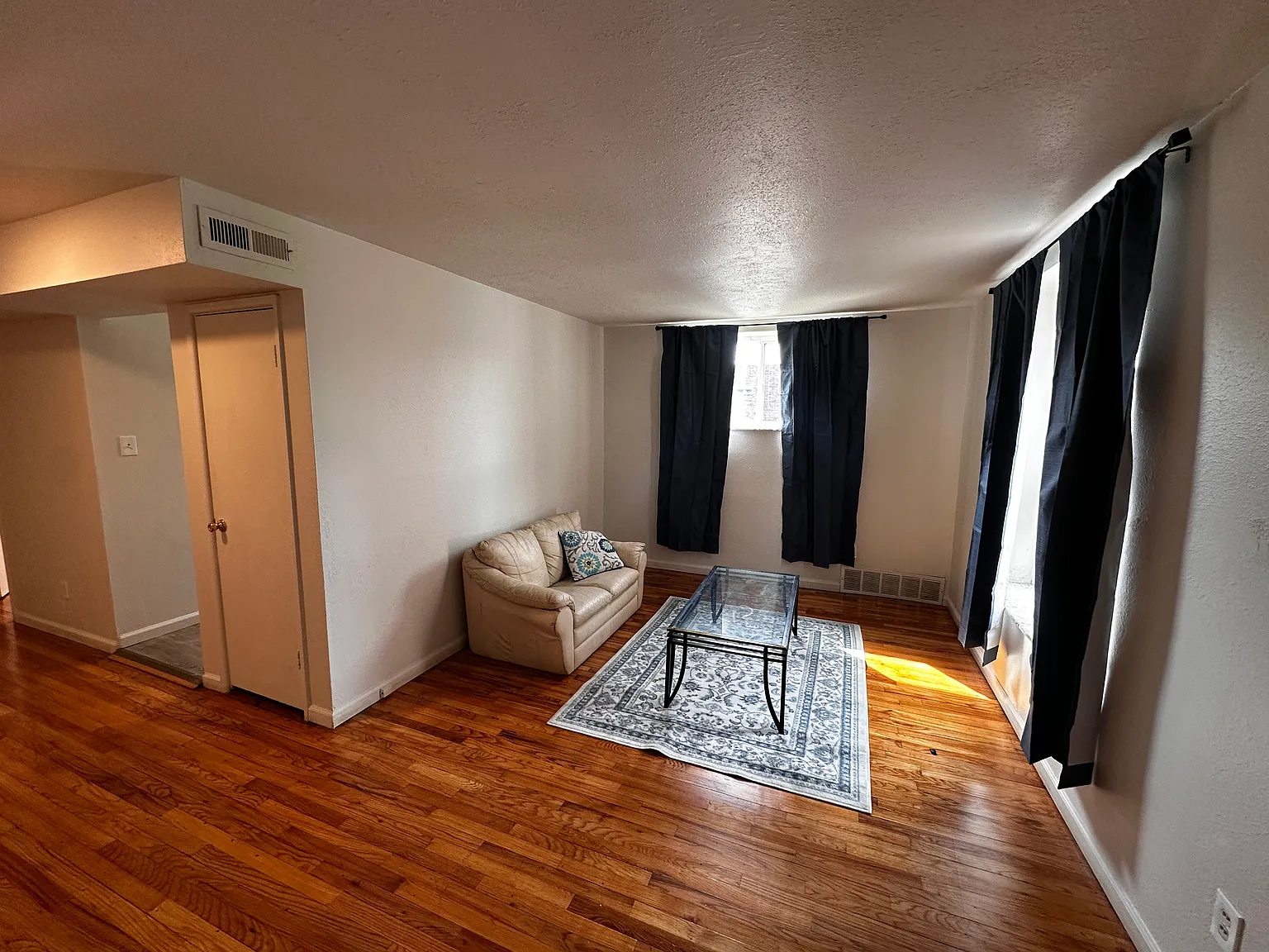 2 bed, $900 — Photo 2