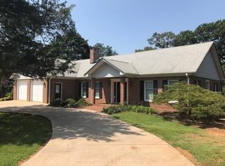 2012 Hampton Shores Dr, Seneca, SC 29672