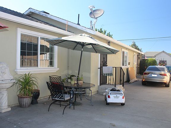 3rd image of 974 Pacific Ave