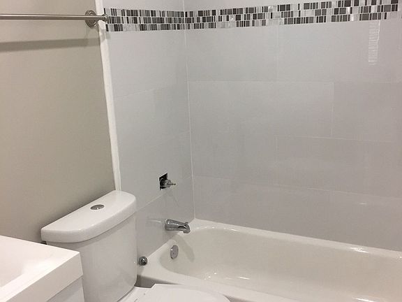 4th image of 1921 NE 51st St #11144203