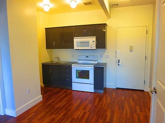 Rented by Gold-Stone Realty | media 16