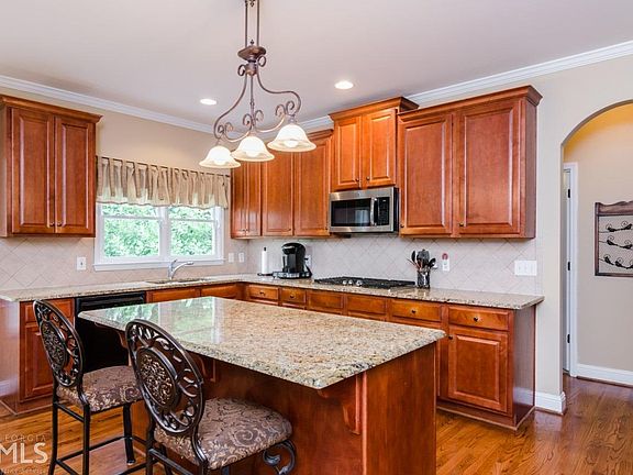 3rd image of 512 Lakewood Ct