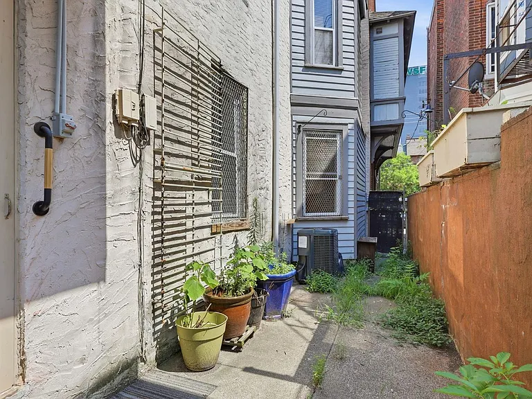 506 W 9th St #A1 — Photo 15