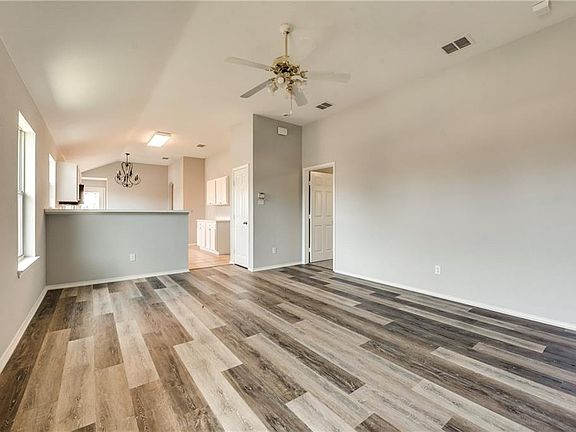 5th image of 11520 Petunia Dr