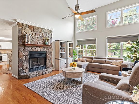 4th image of 4005 Brickfield St