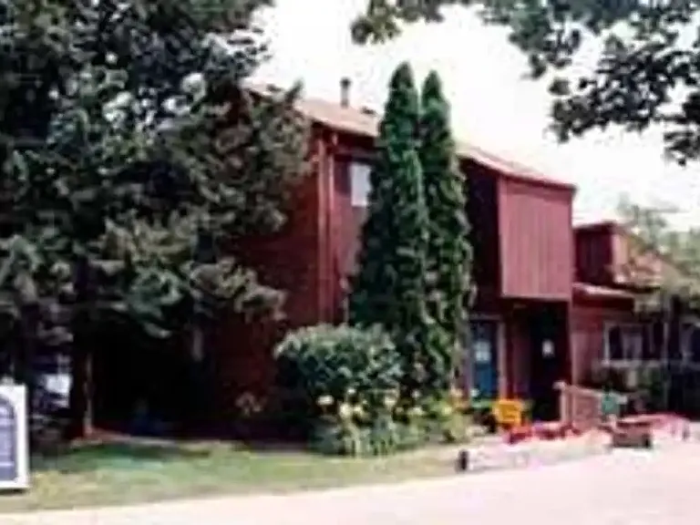 Pine Aire Apartments — Photo 19