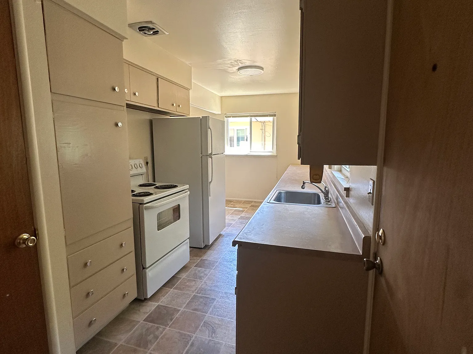 2 bed, $2,000 — Photo 3