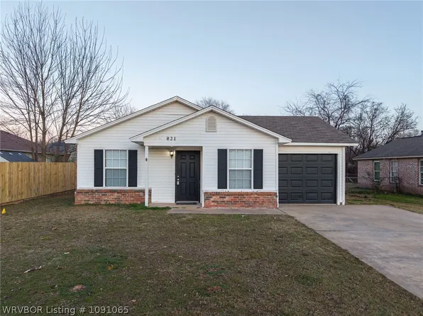 821 S 39th St, Van Buren, AR 72956
