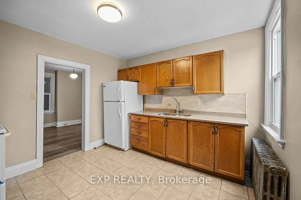 4 bed, $2,100 — Photo 2