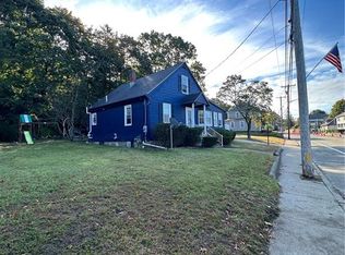 1644 Mendon Rd, Woonsocket, RI 02895