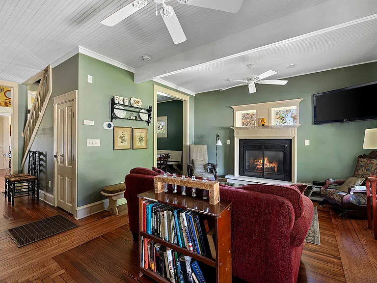 205 N Elm St — Photo 7