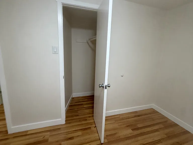 521 N Corona St #B — Photo 8