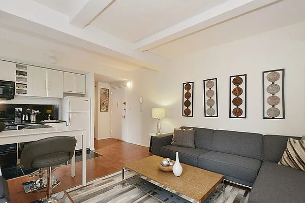 Rented by Global Realty Opportunities | media 33