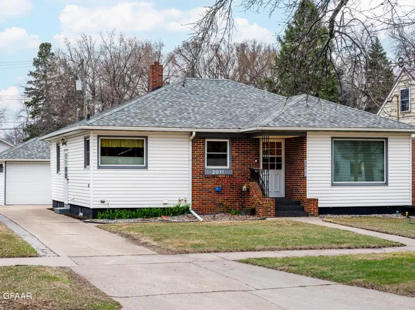 2011 2nd Ave N, Grand Forks, ND 58203