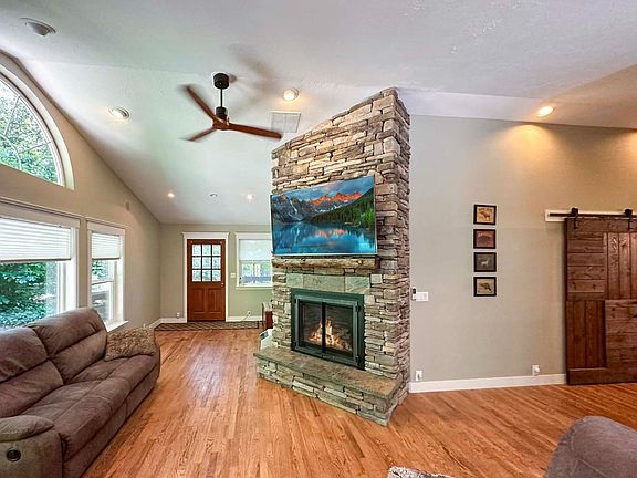 5th image of 16878 Pasquale Rd