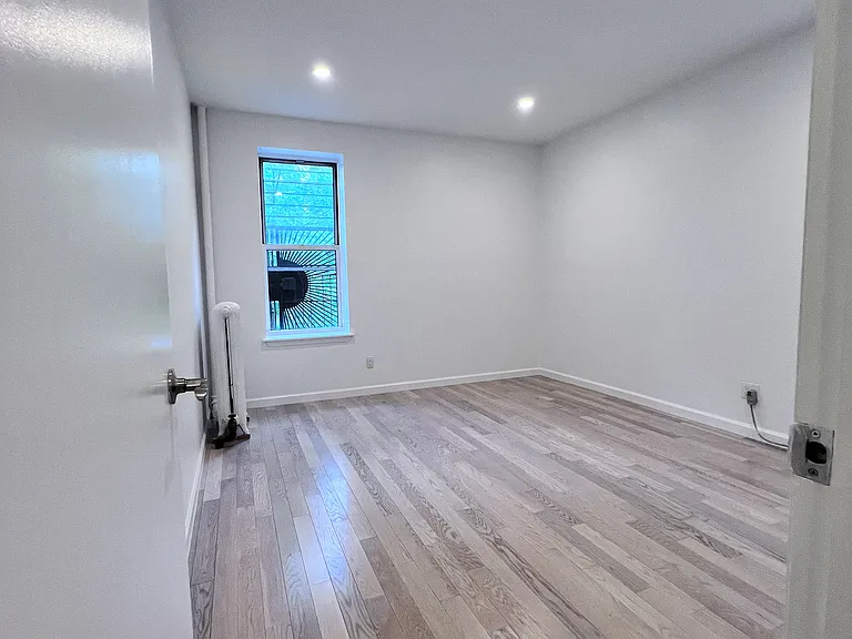 247 Wadsworth Ave #2F — Photo 2
