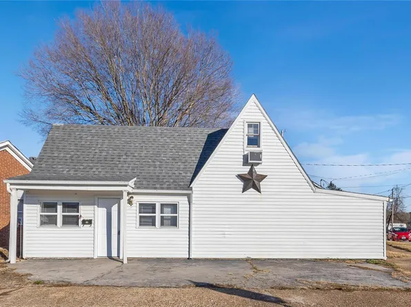 413 E Main St, De Soto, MO 63020