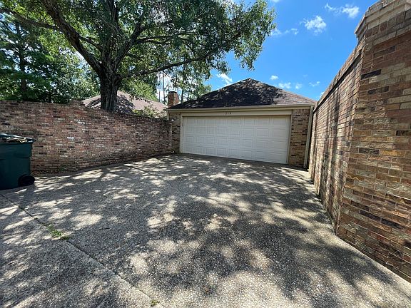 3rd image of 218 Heritage Cir