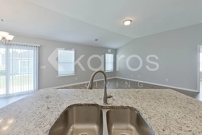 102 Saint Matthew Way — Photo 9