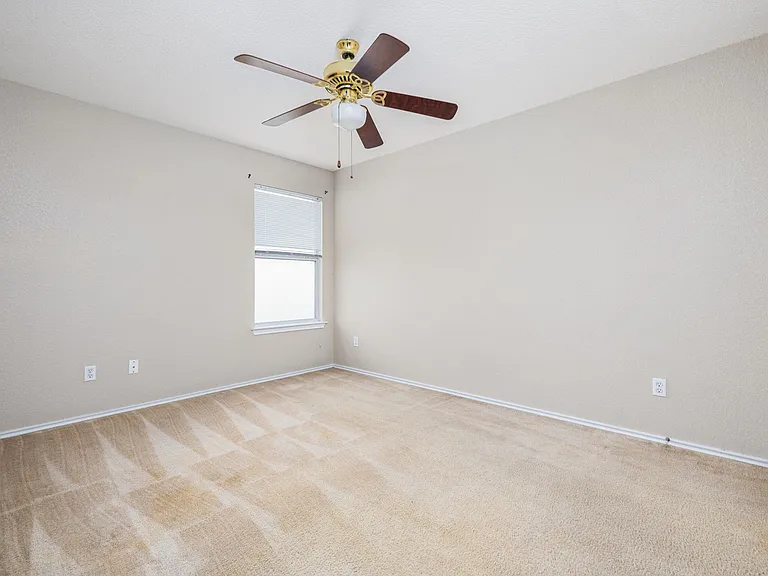 190 Quarter Ave — Photo 16