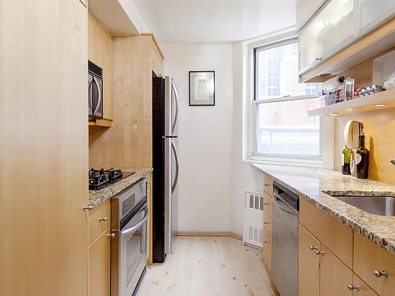 4th image of 100 W 57th St #19H