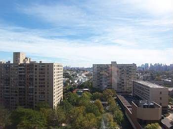 2nd image of 10 Huron Ave APT 17N
