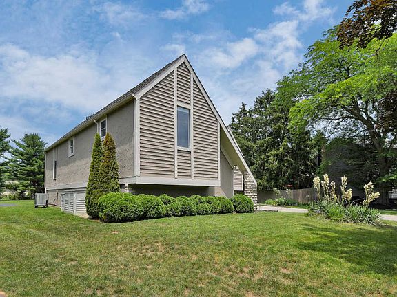 3rd image of 2512 Squirewood Ct