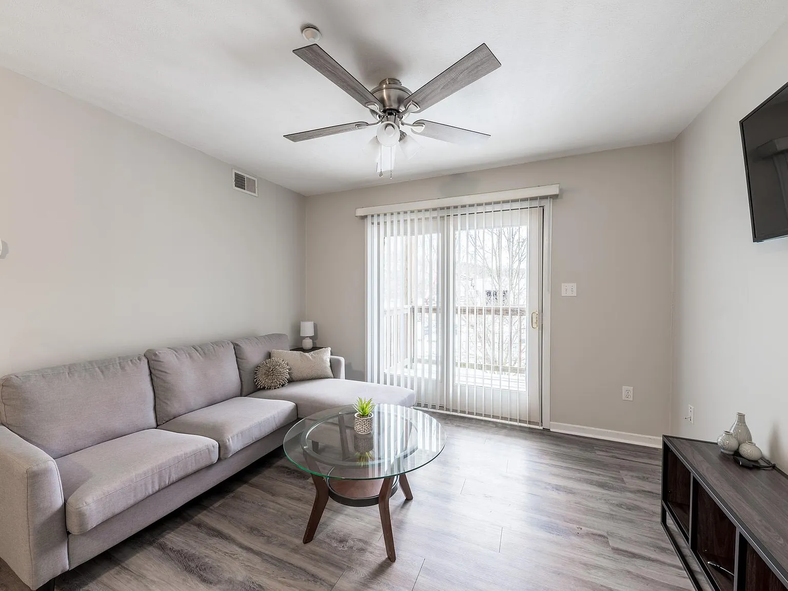 1 bed, 528 sqft, $1,045 — Photo 2
