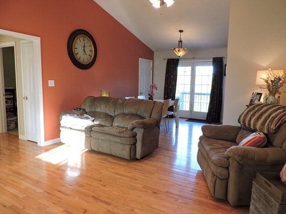 3rd image of 410 Hilltop Dr SW