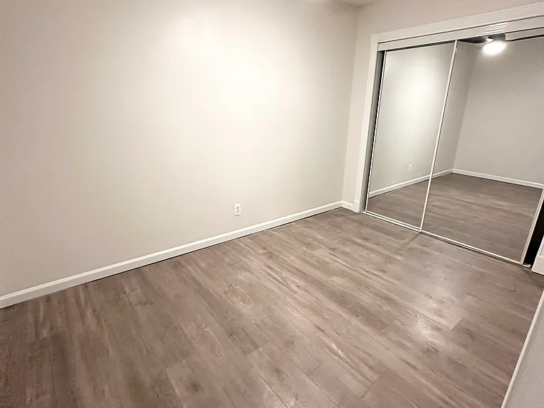 Den Unfurnished