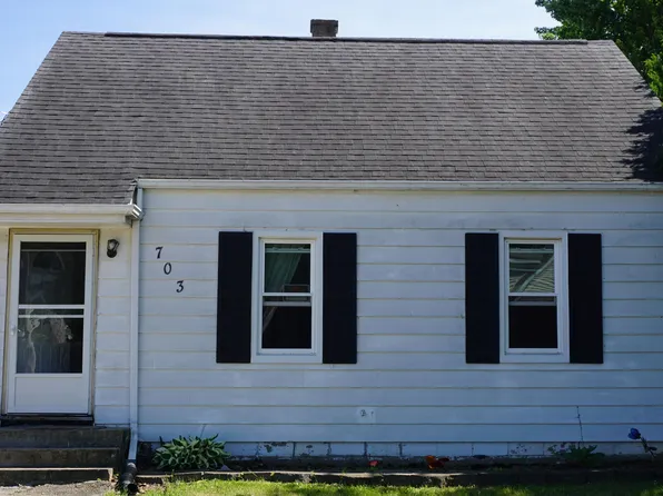 703 Maple Ave, Machesney Park, IL 61115