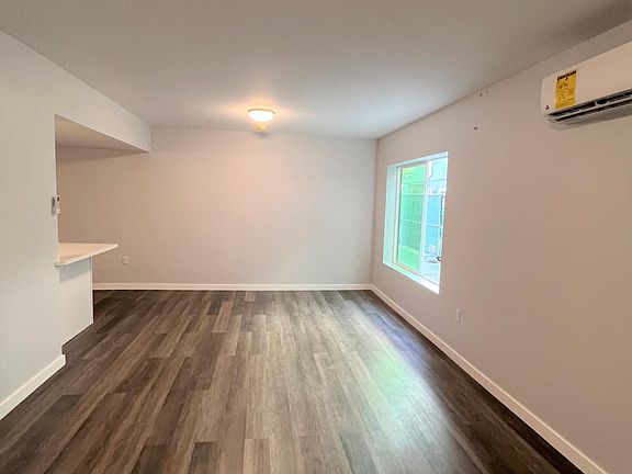 5th image of 2232 W 24th St #106