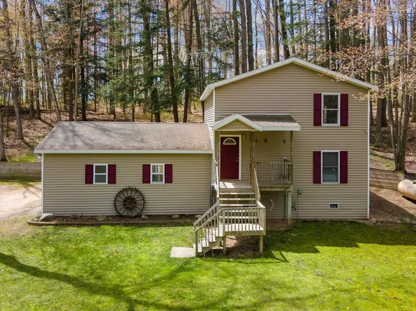1012 Parkview Dr, Lake Isabella, MI 48893