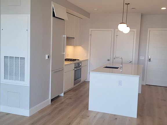 4th image of 191 Washington St #709
