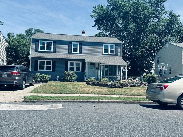 215 W Roland Rd, Brookhaven, PA 19015