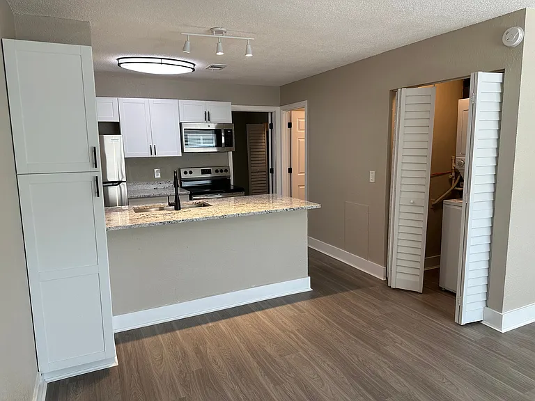1462 Hamlet Ave — Photo 10