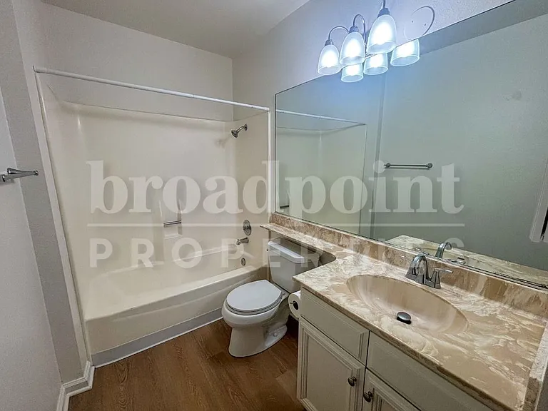 2536 White Oak Pl #2 — Photo 10